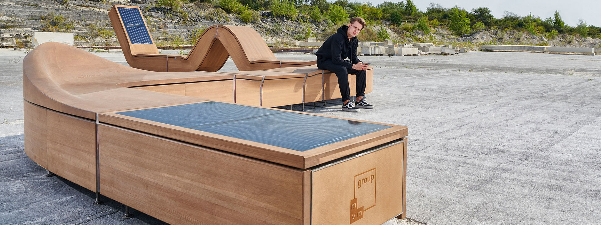Intelligent Street furniture design that is adapting to the everchanging urban environment Intelligent Street furniture design that is adapting to the everchanging urban environment