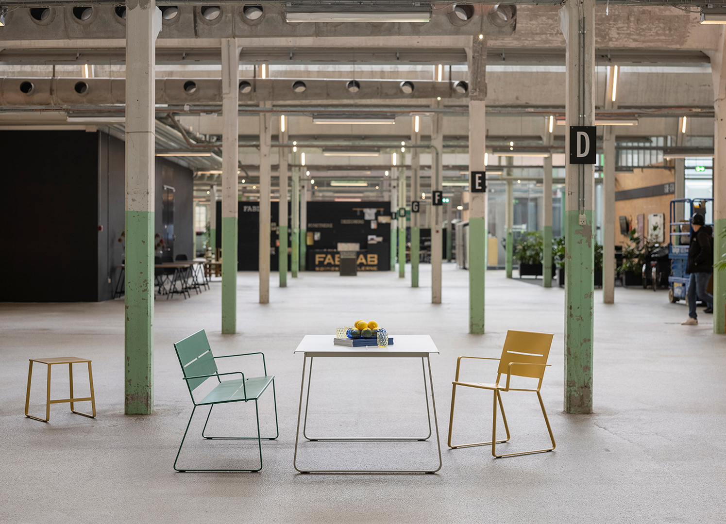Teräs Table and Seating