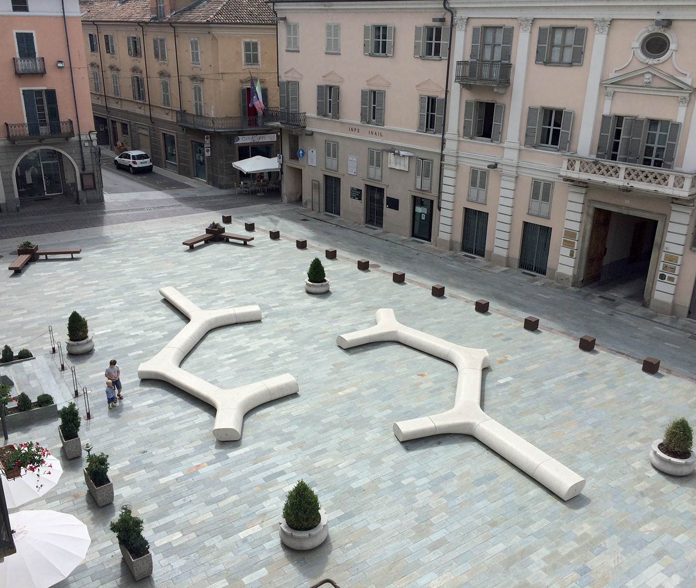 Tree Line Seating