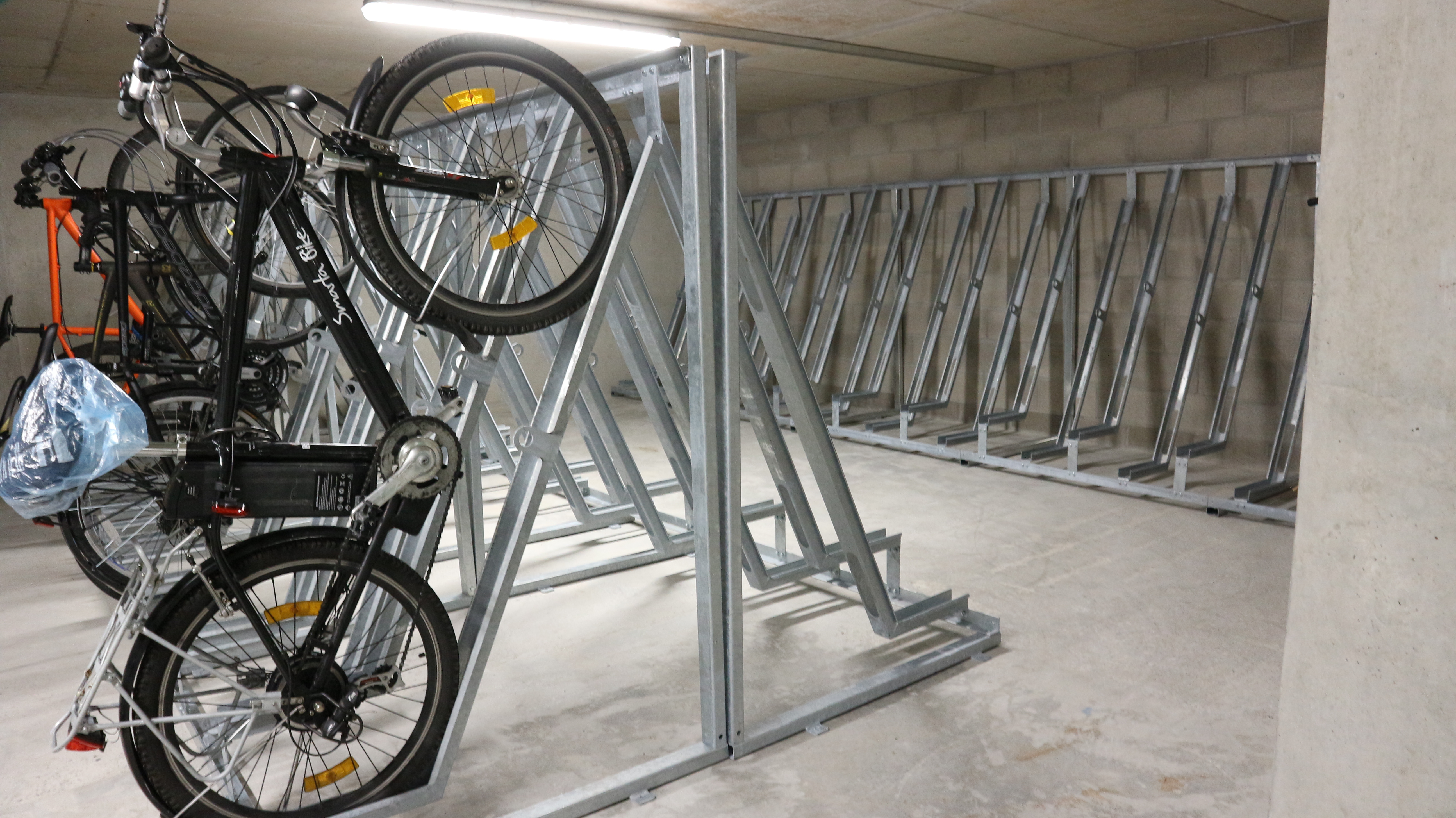 Snowdon Semi Vertical Cycle Rack
