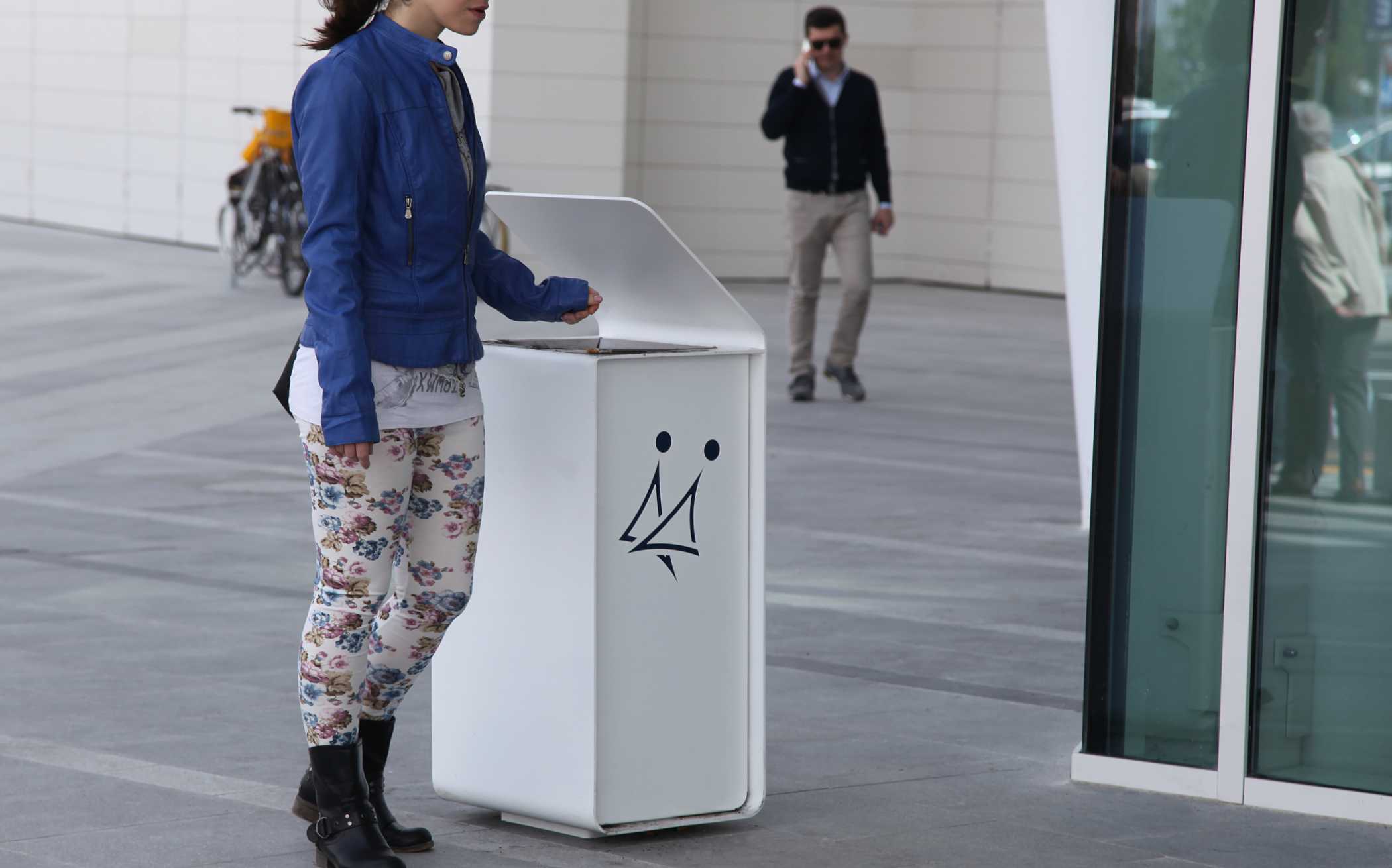 YES Litter Bin