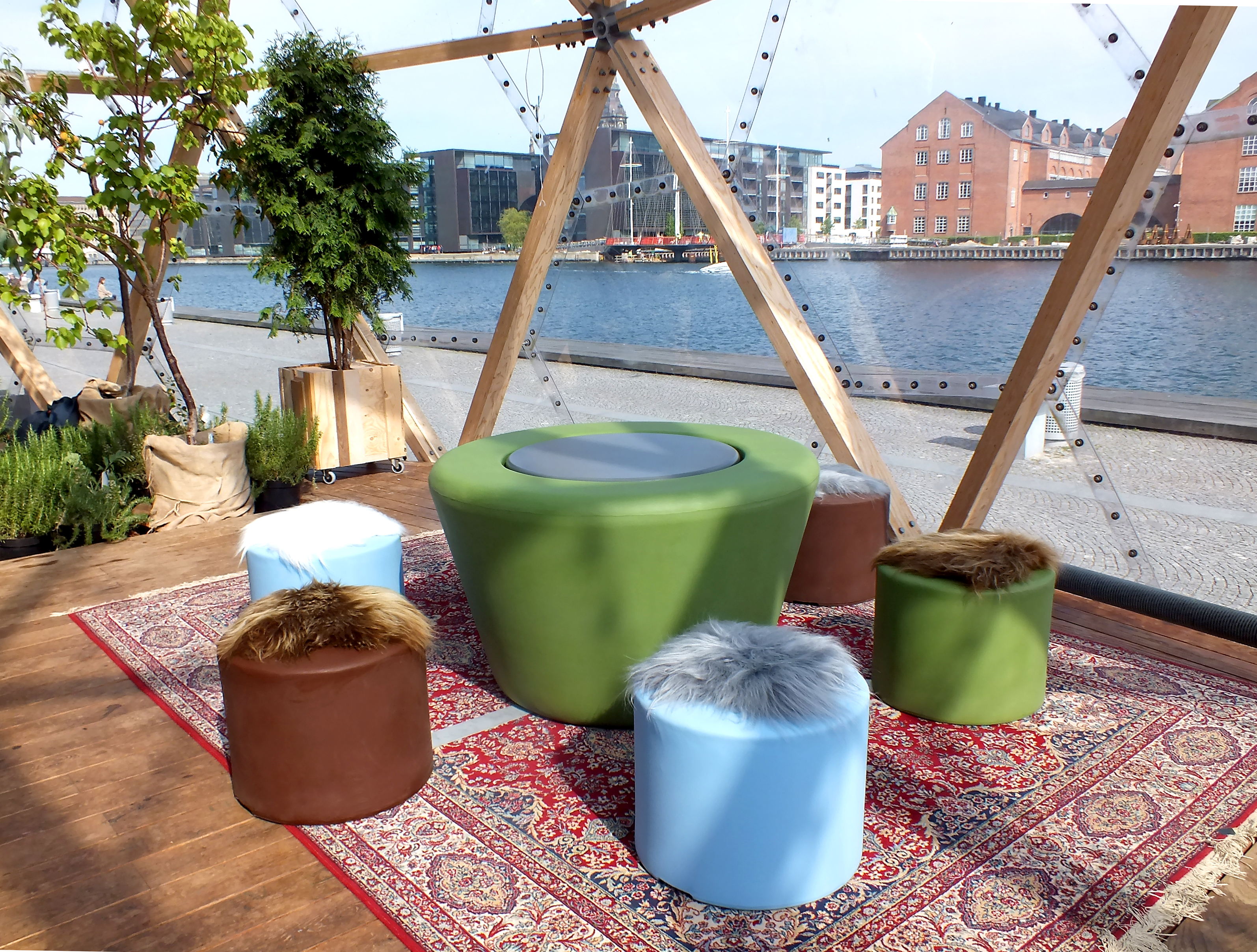 Loop Cone Table