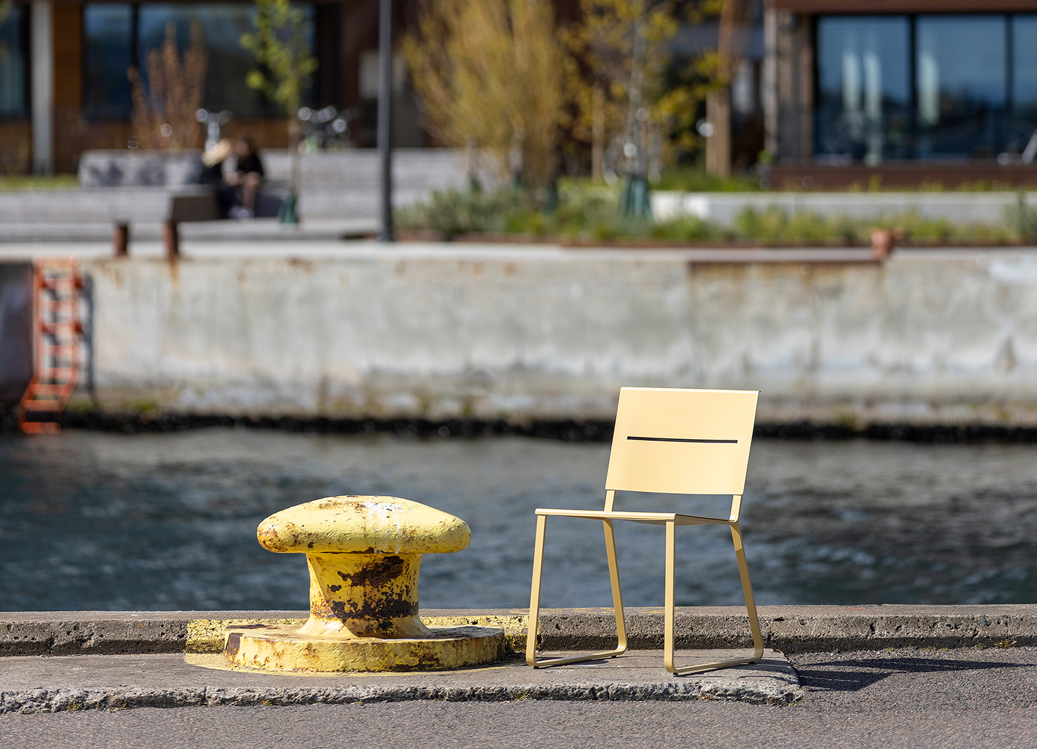 Teräs Table and Seating