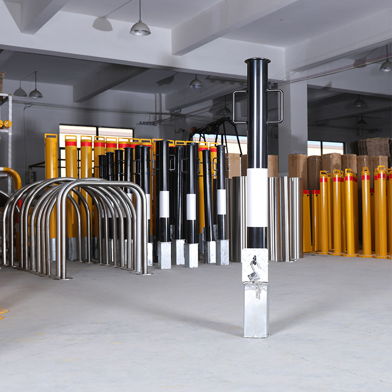 Black & White Removable Bollard