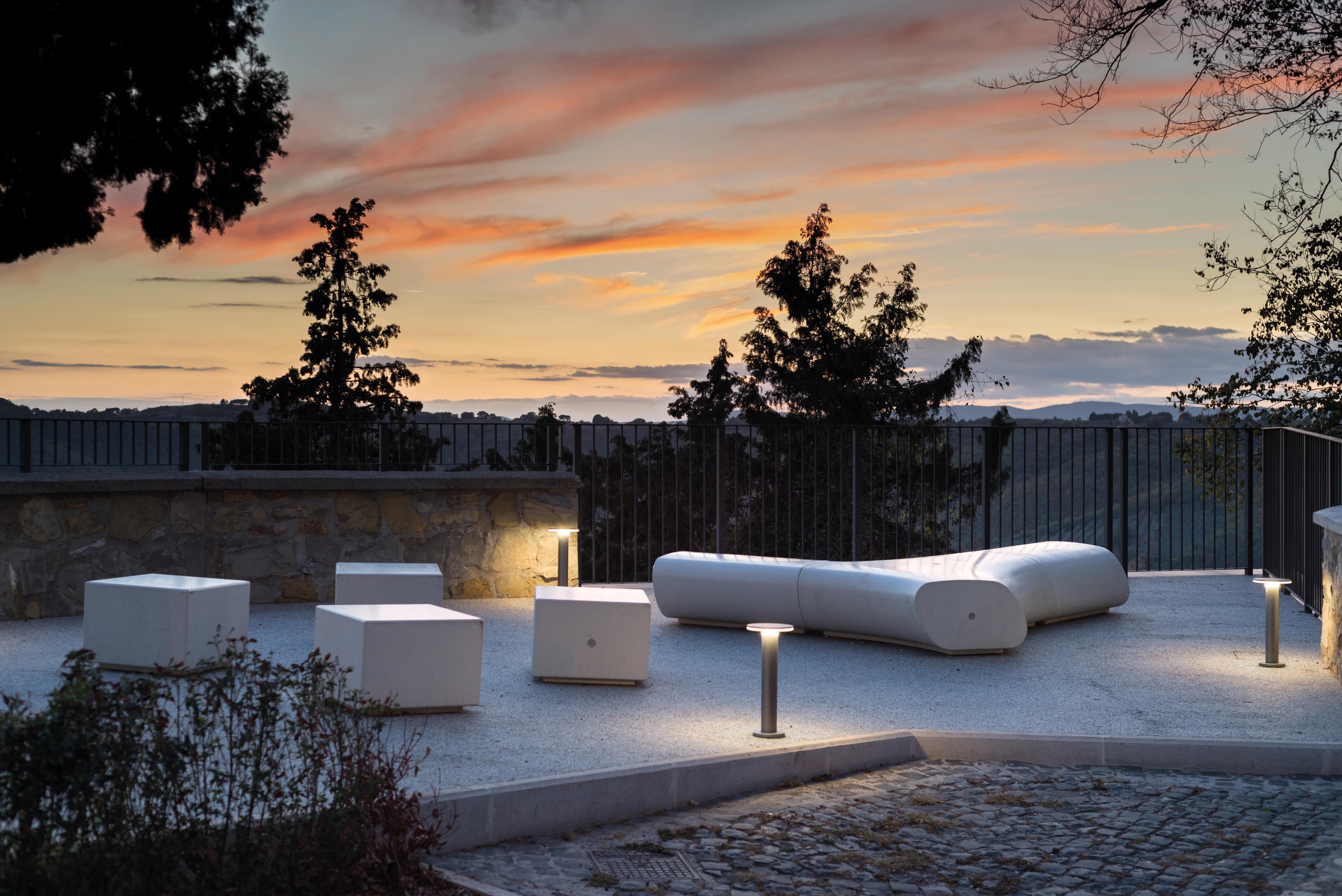 Tree Line Seating