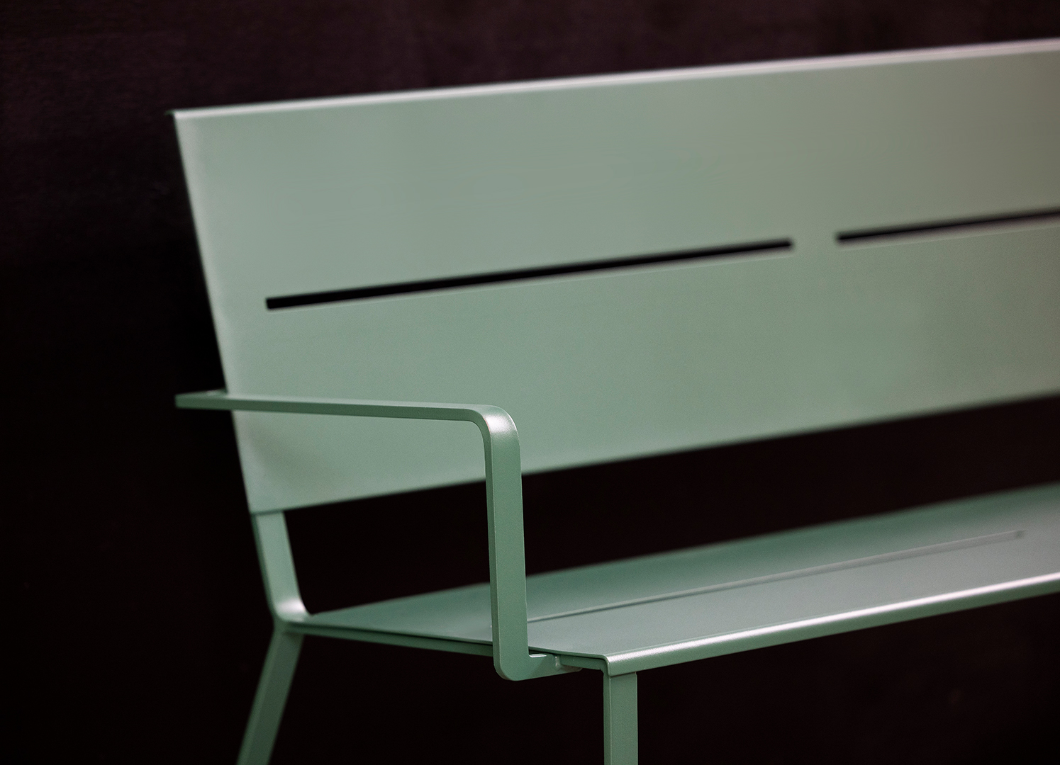 Teräs Table and Seating