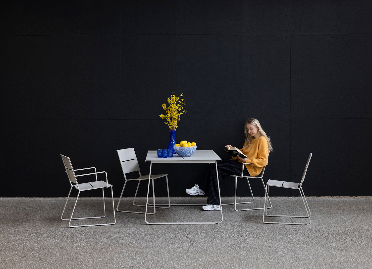 Teräs Table and Seating