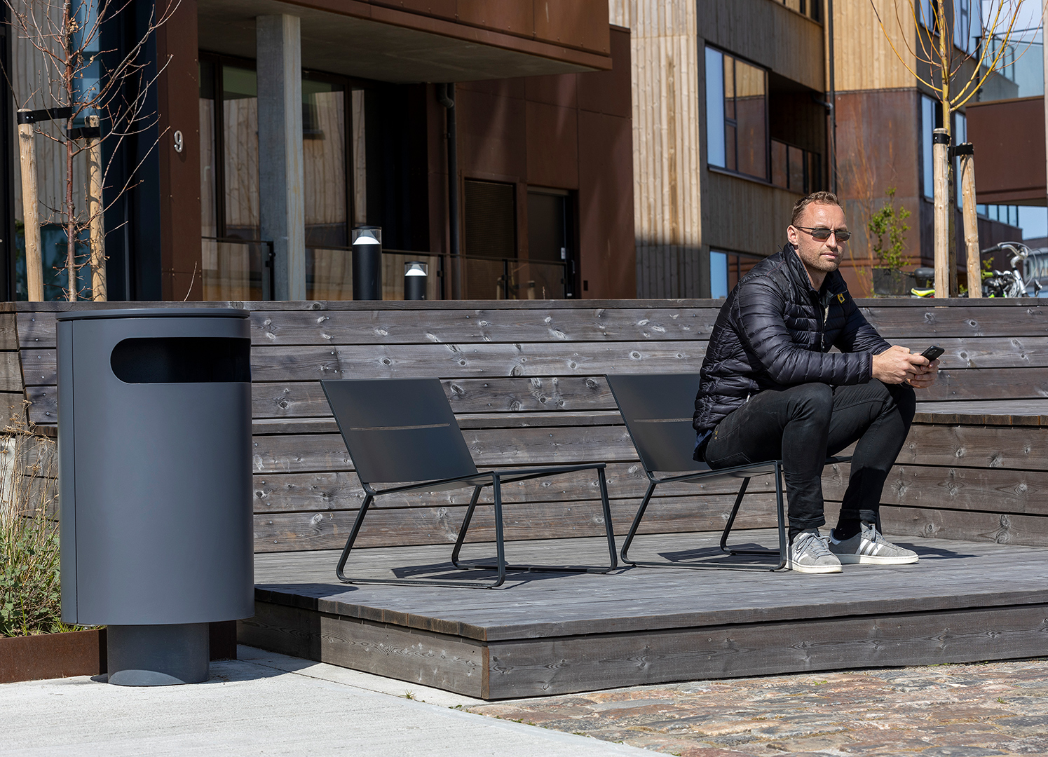 Teräs Table and Seating