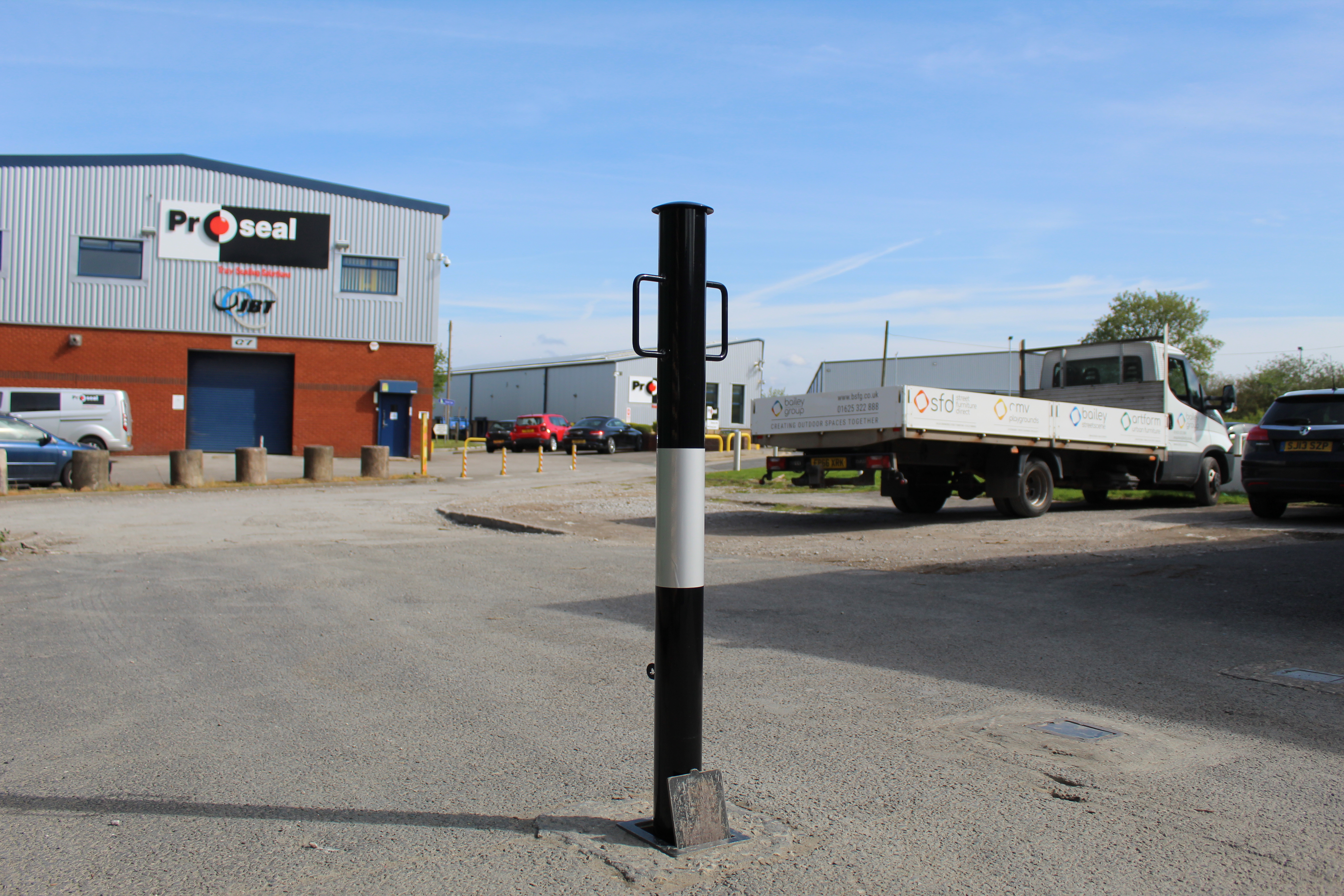 Black & White Removable Bollard