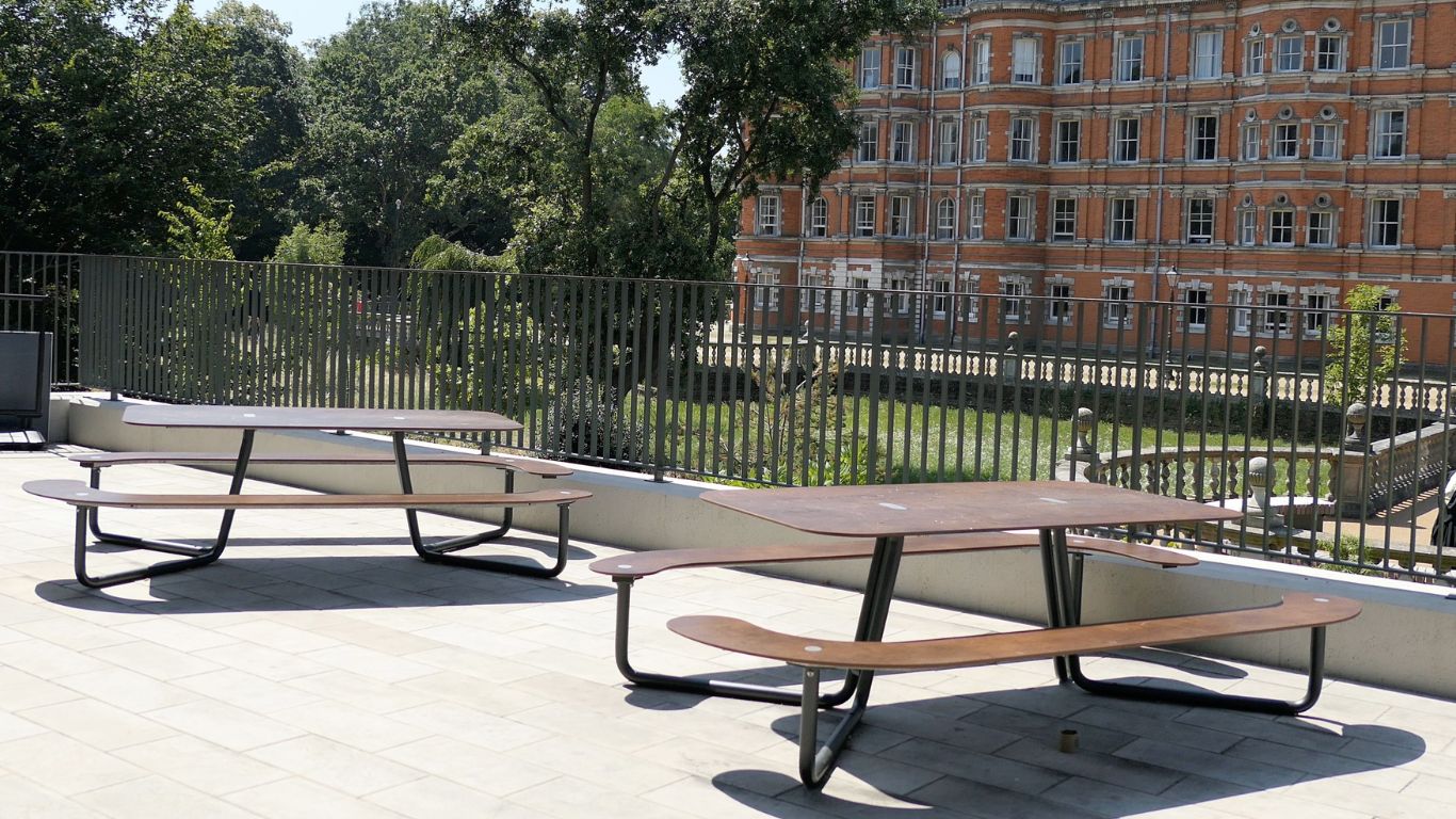 UoL Royal Holloway, London
