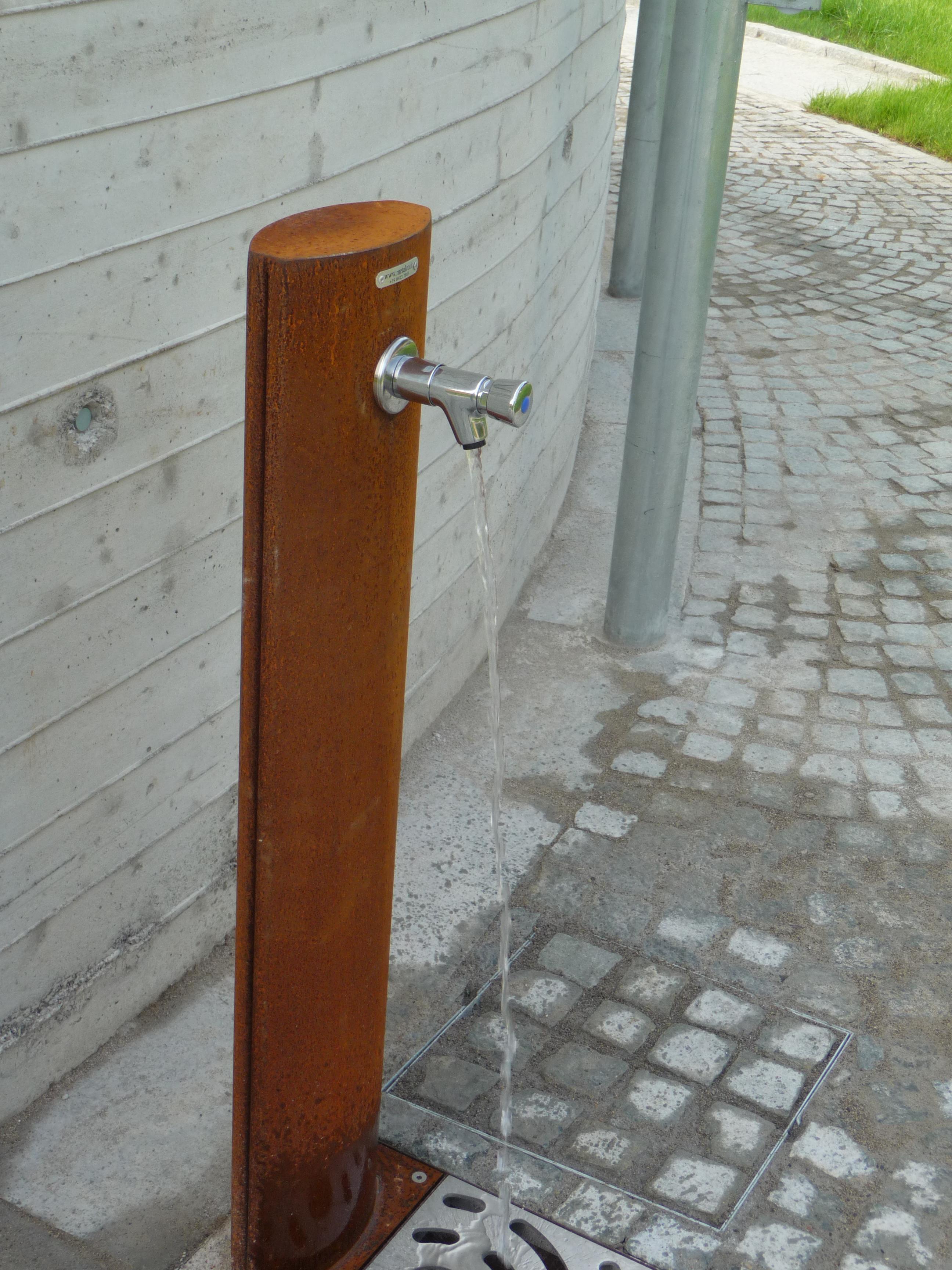 Fuente E Eliptical Fountain