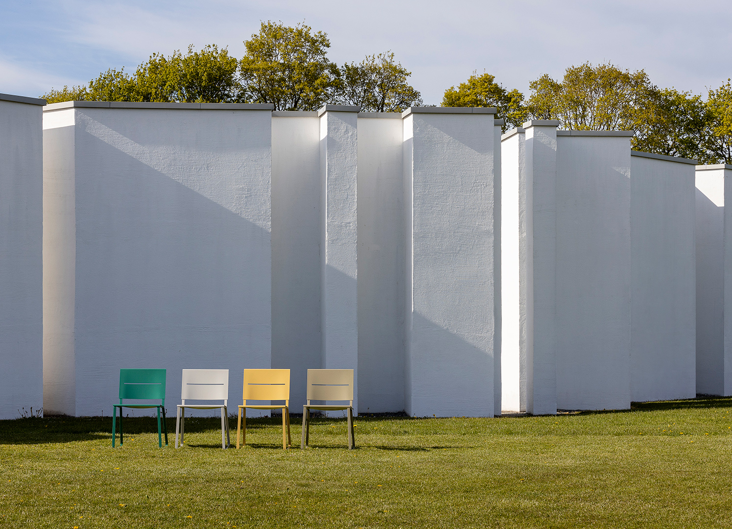 Teräs Table and Seating