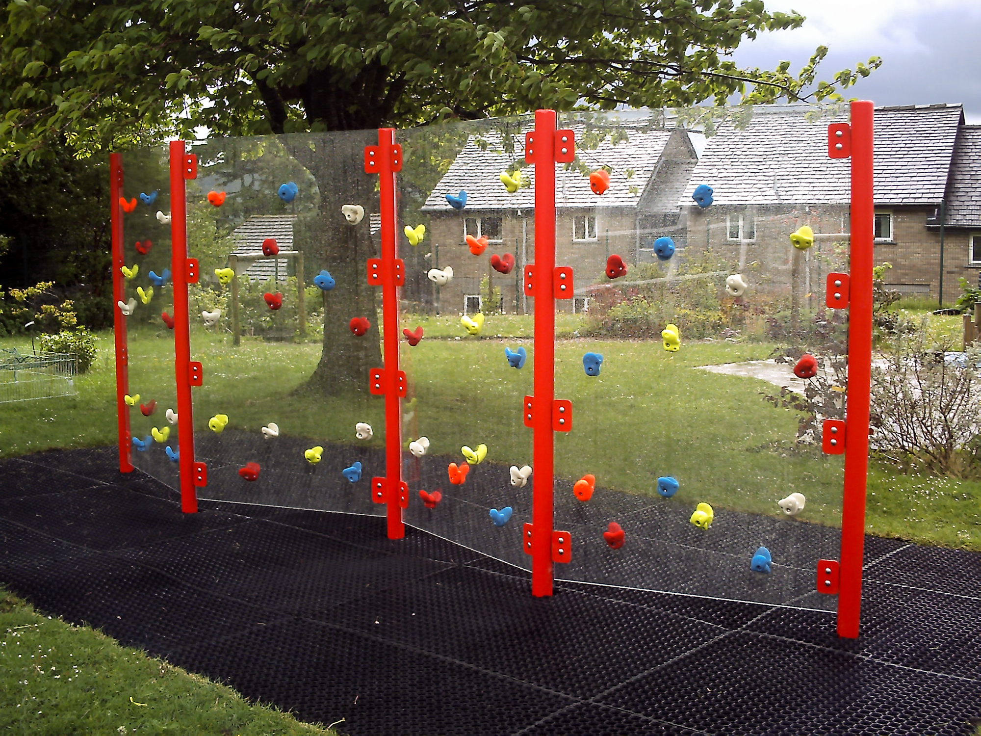 Transparent Traverse Wall