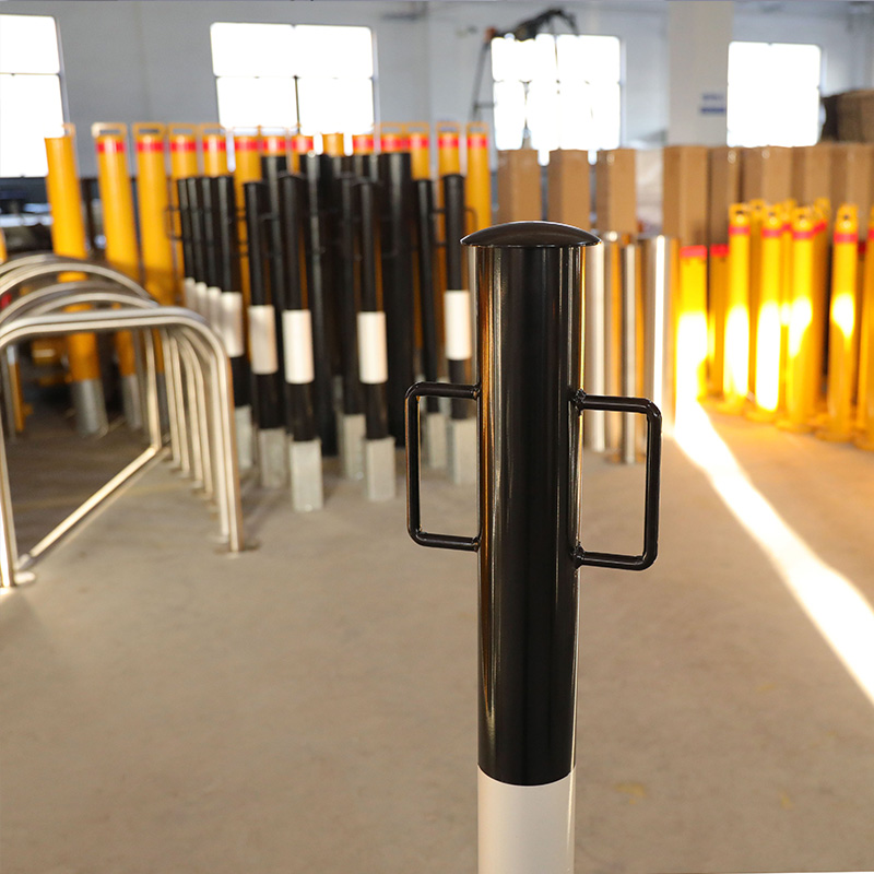 Black & White Removable Bollard