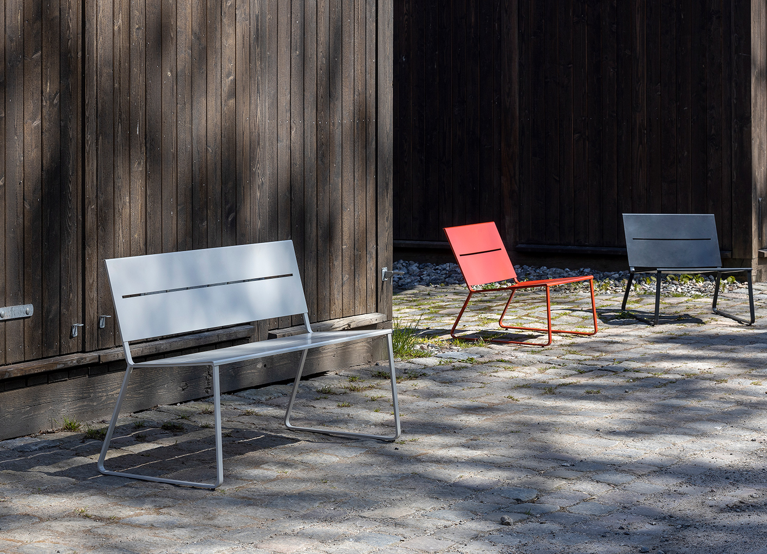 Teräs Table and Seating