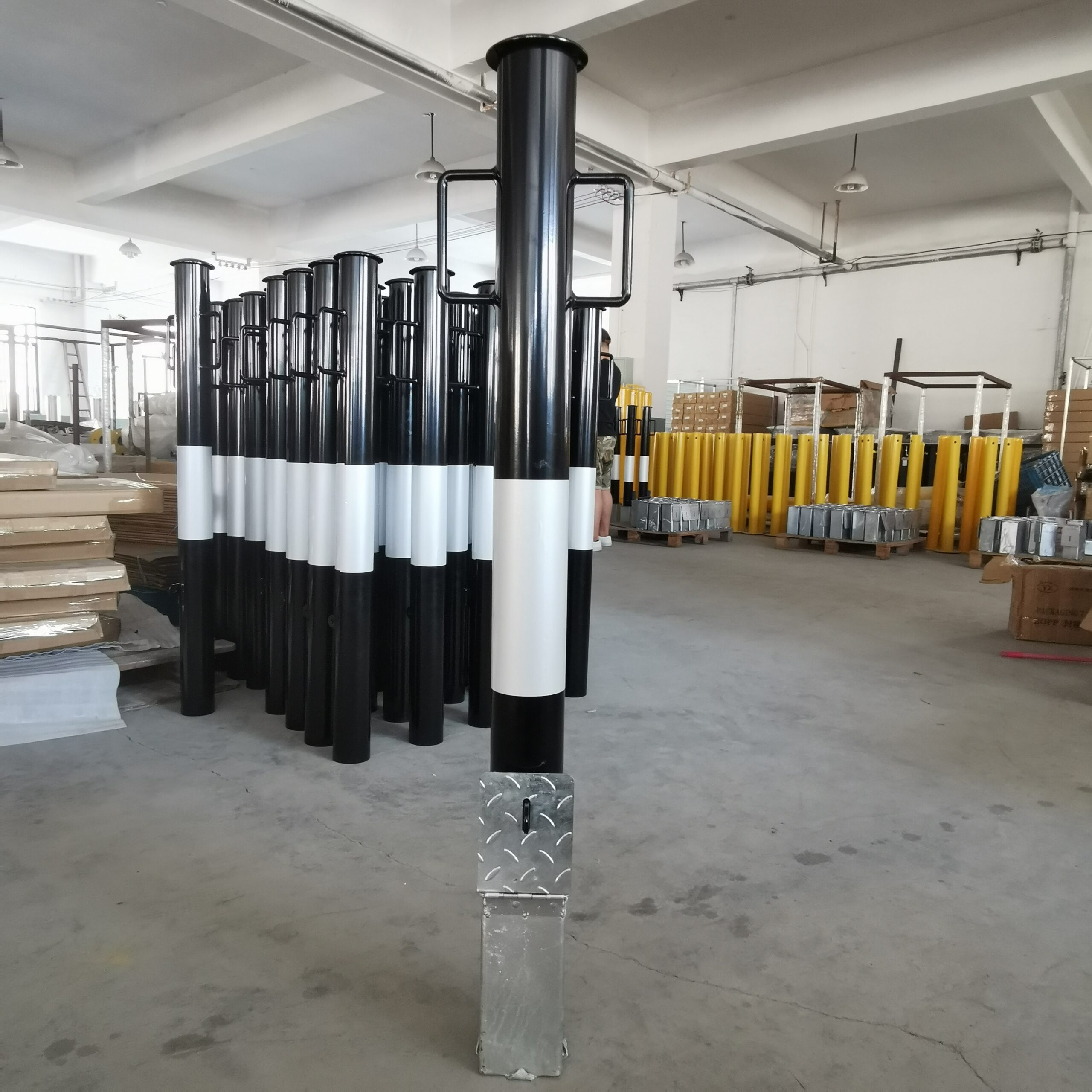 Black & White Removable Bollard
