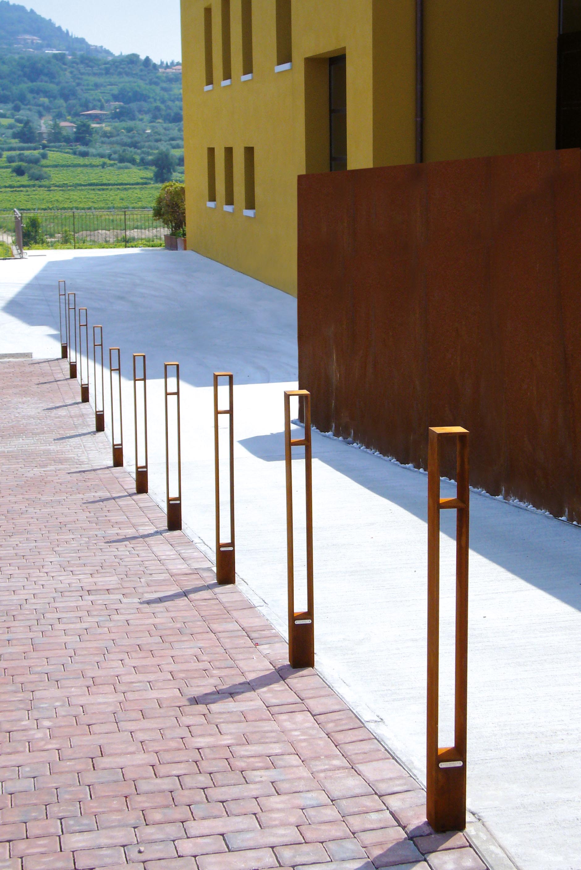 Moka Bollard