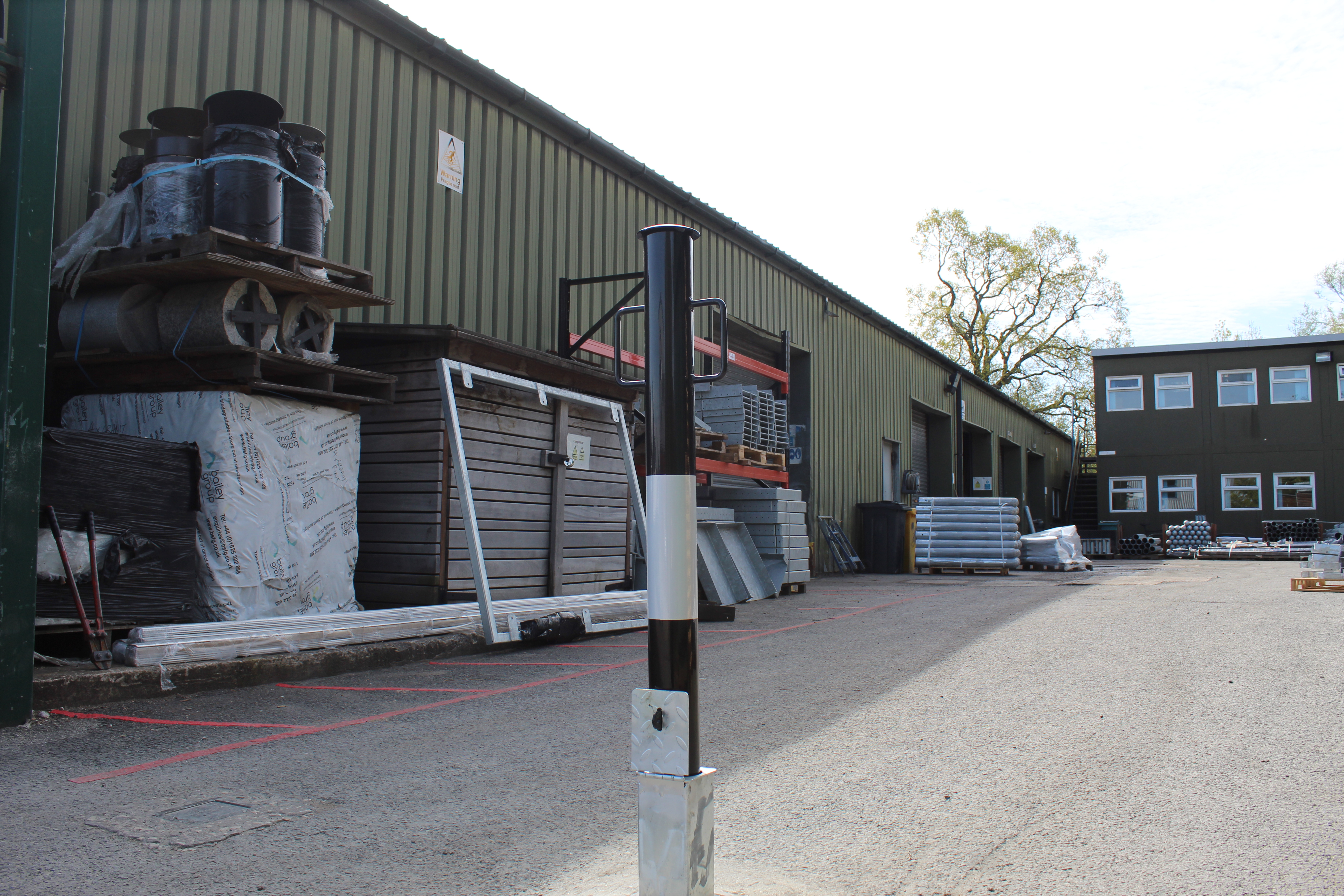 Black & White Removable Bollard