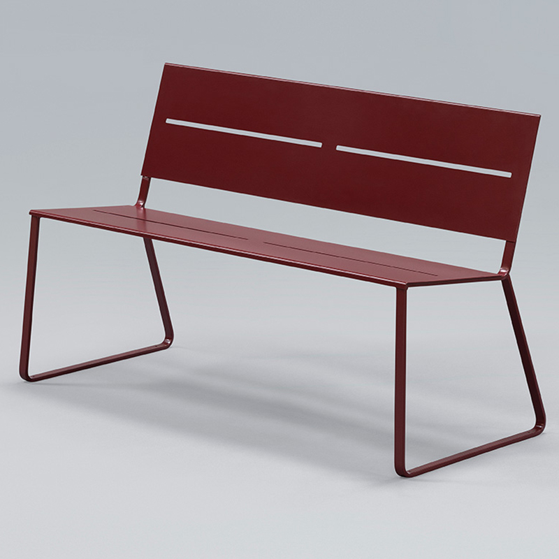 Teräs Table and Seating