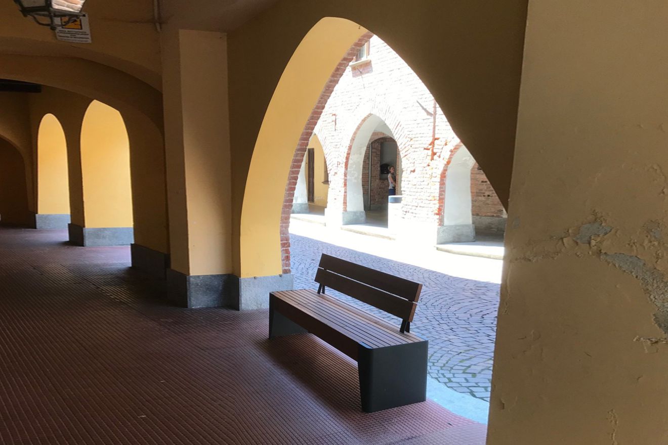 Fola Seating
