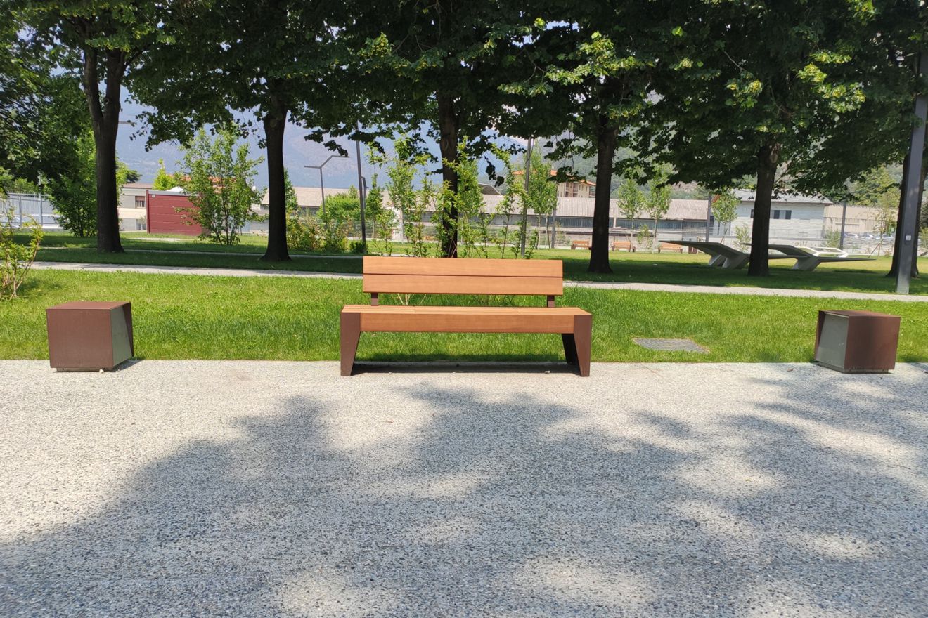 Fola Seating