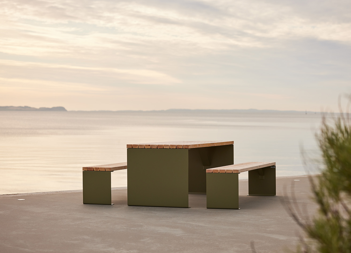 Linn Picnic Table