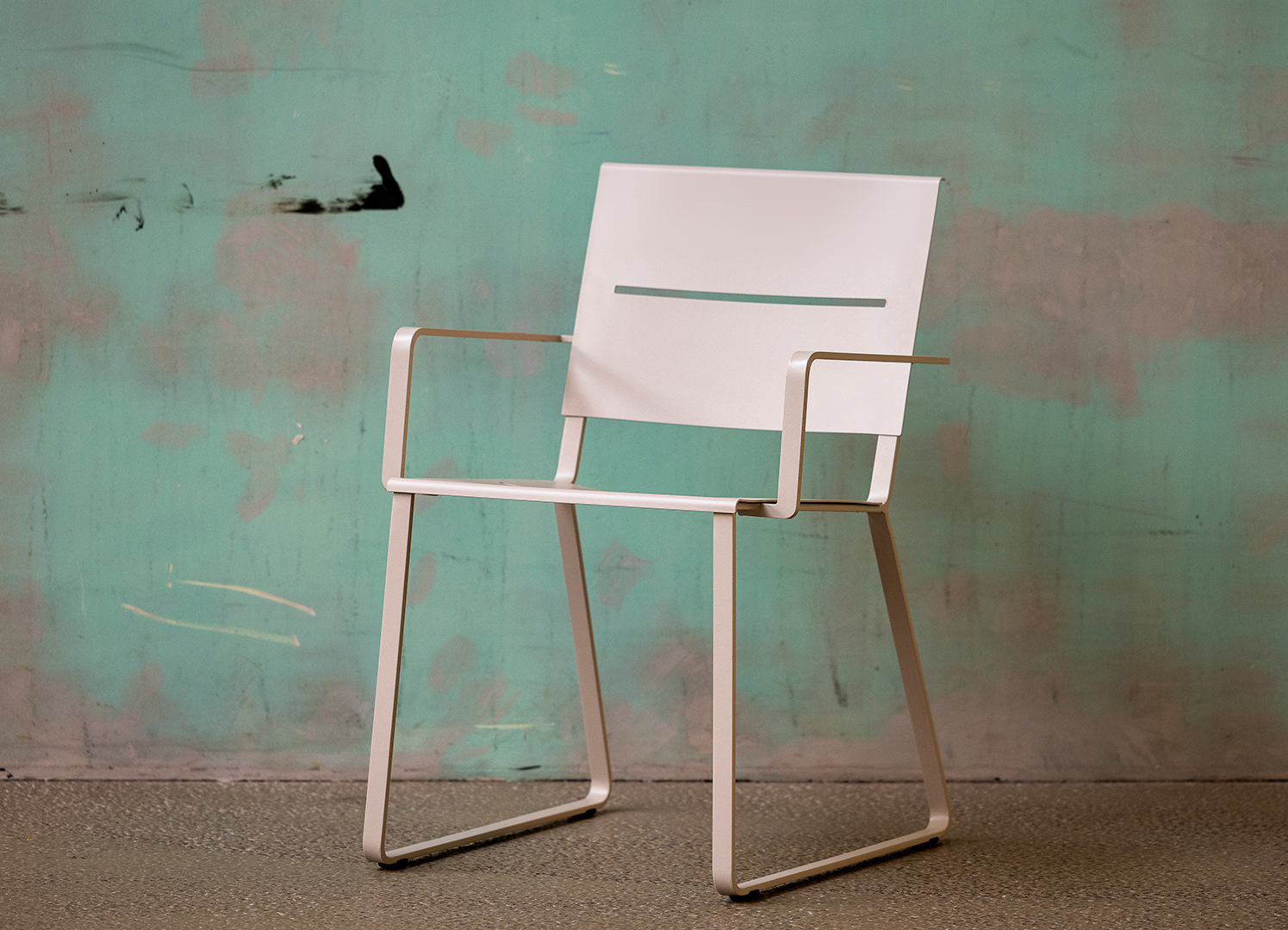 Teräs Table and Seating