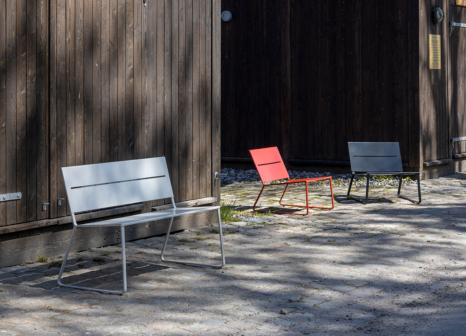 Teräs Table and Seating