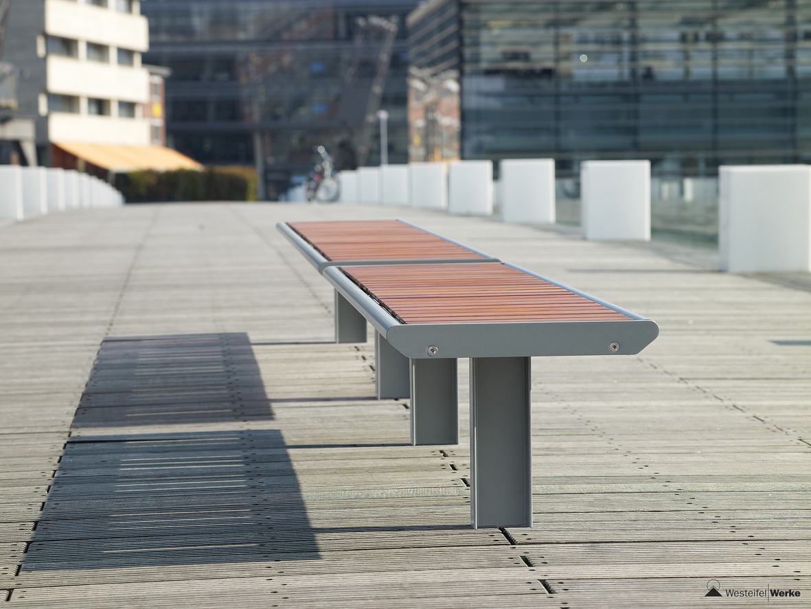 Paribus Picnic Table