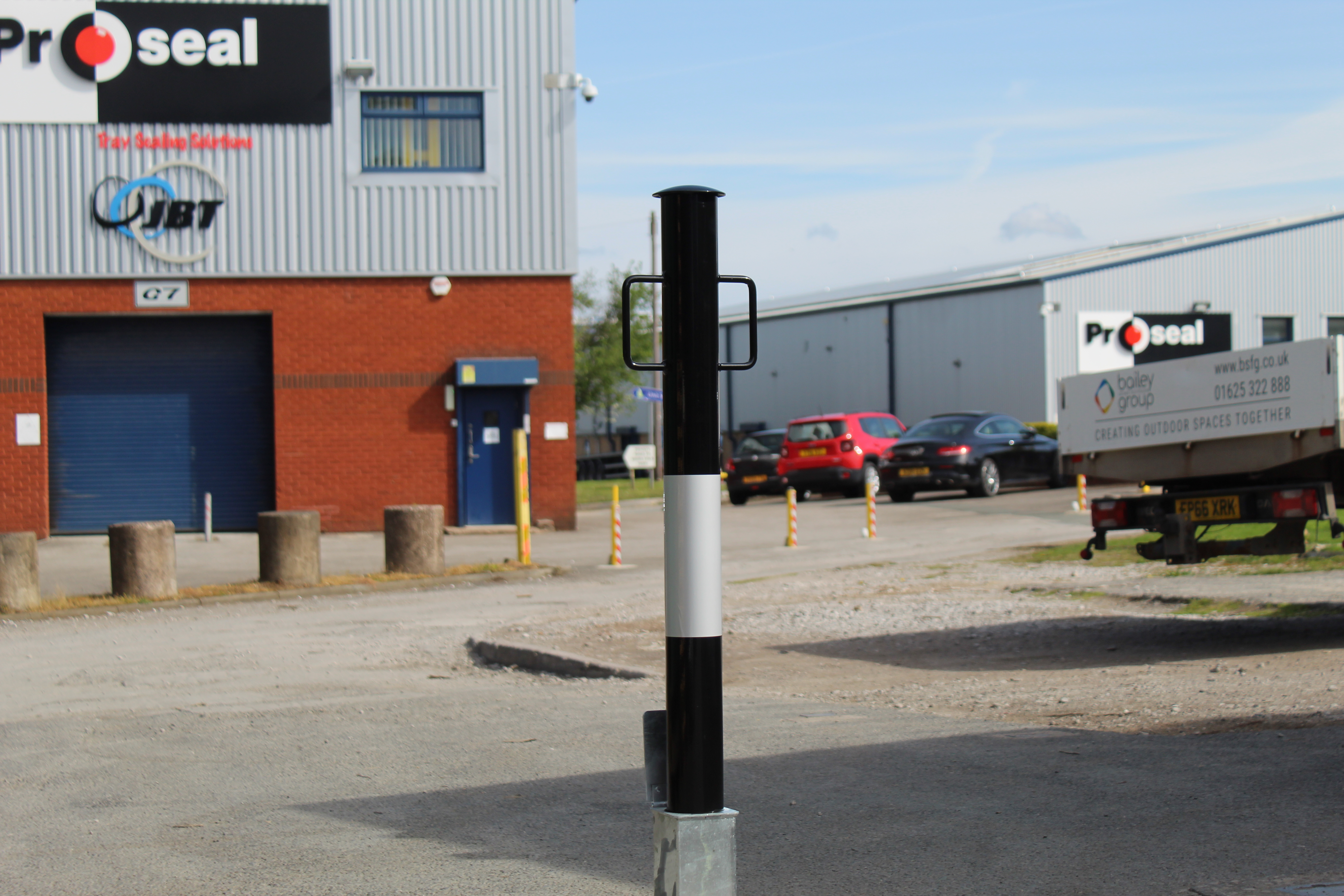 Black & White Removable Bollard
