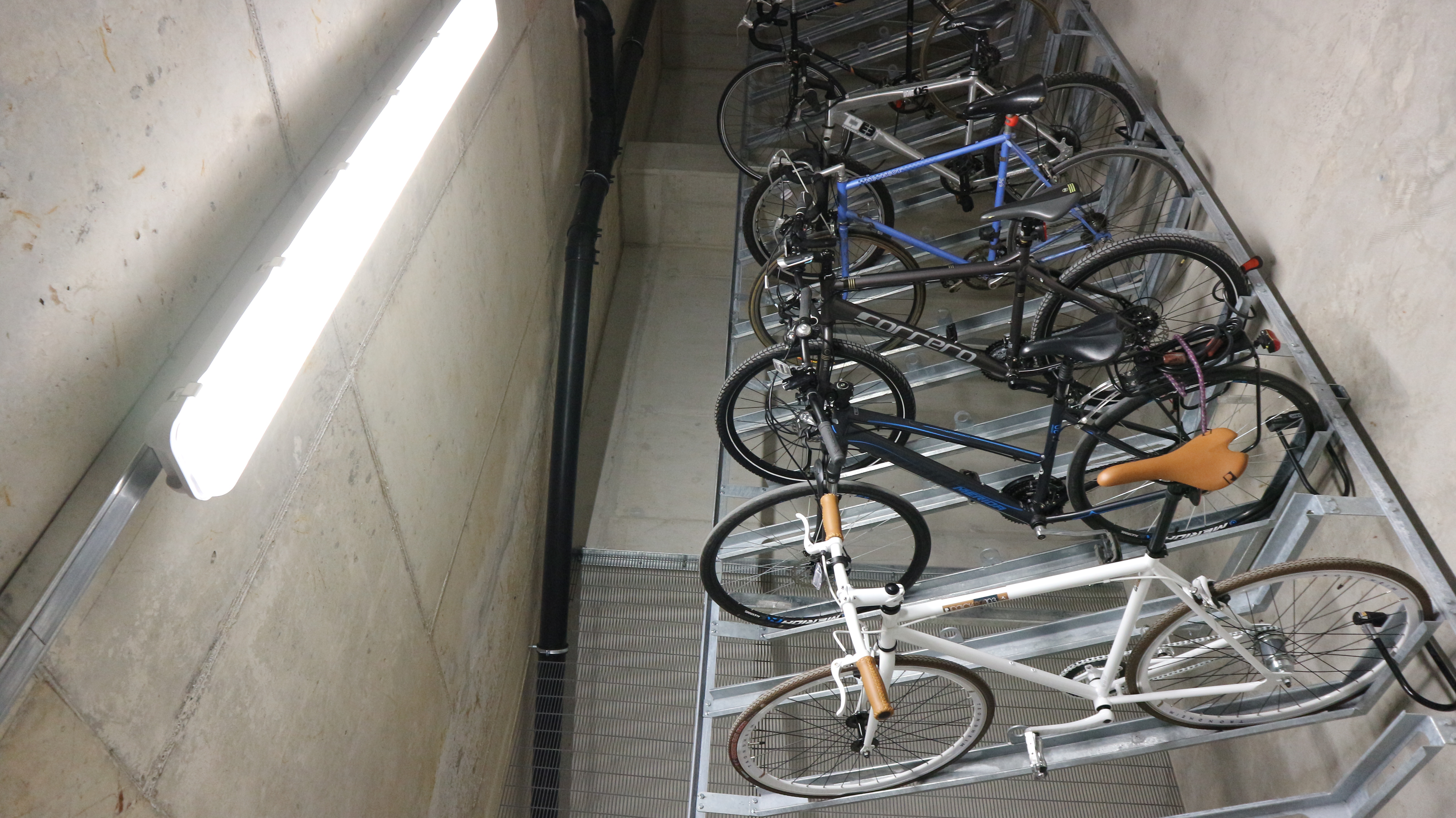 Snowdon Semi Vertical Cycle Rack