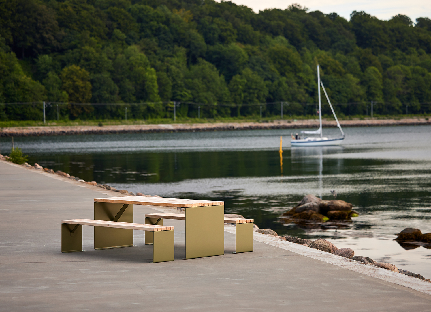 Linn Picnic Table