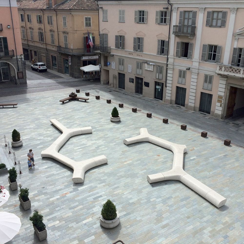 Tree Line Seating
