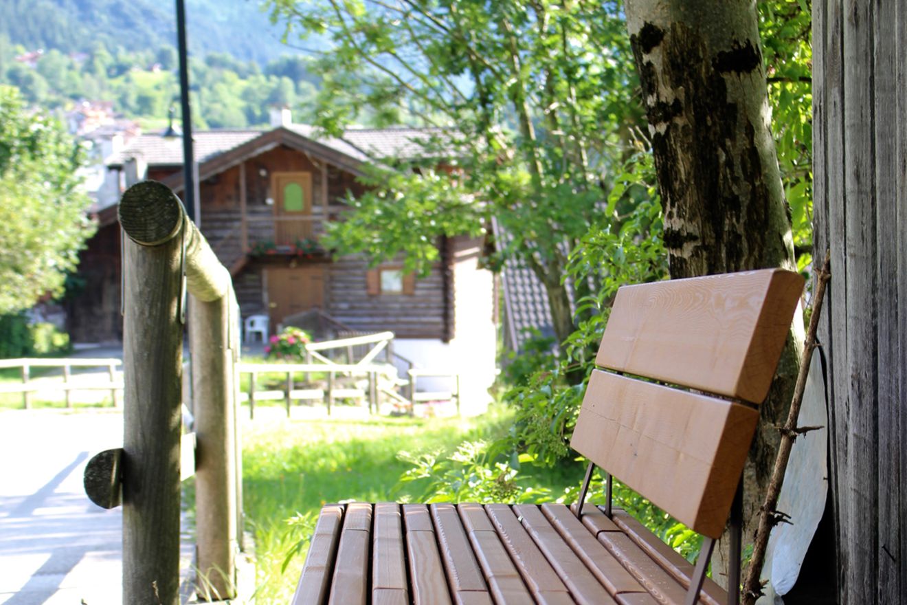 Fola Seating