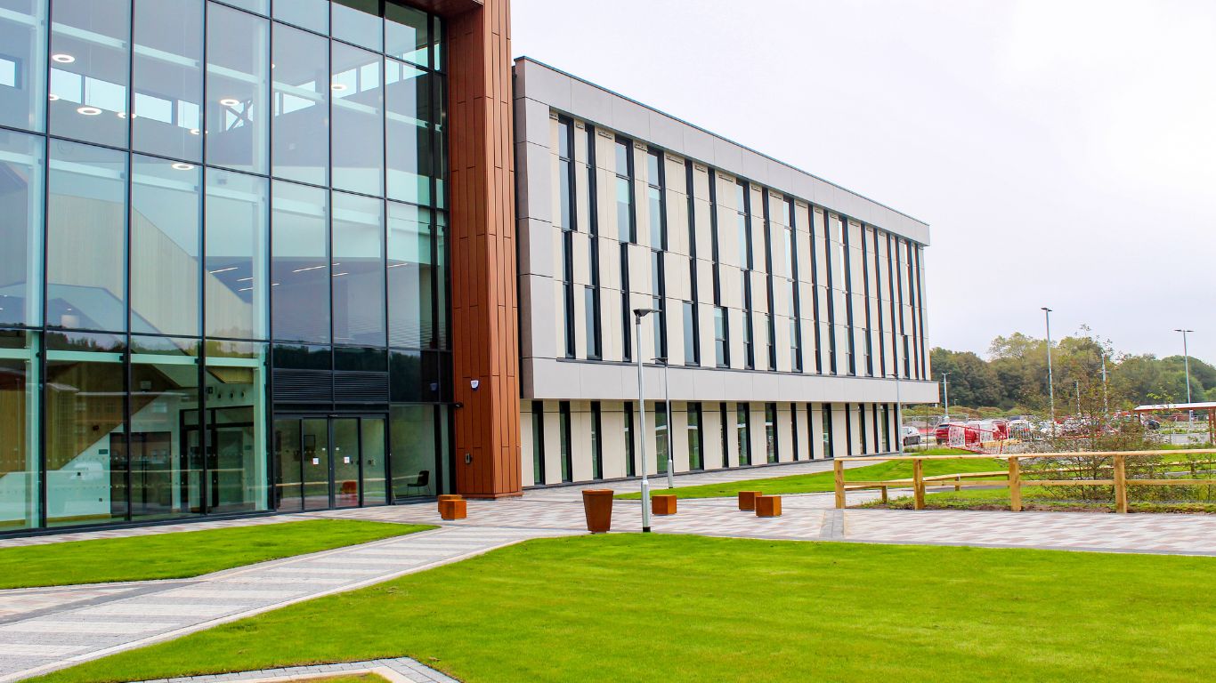 Harper & Keele Veterinary School, Staffordshire