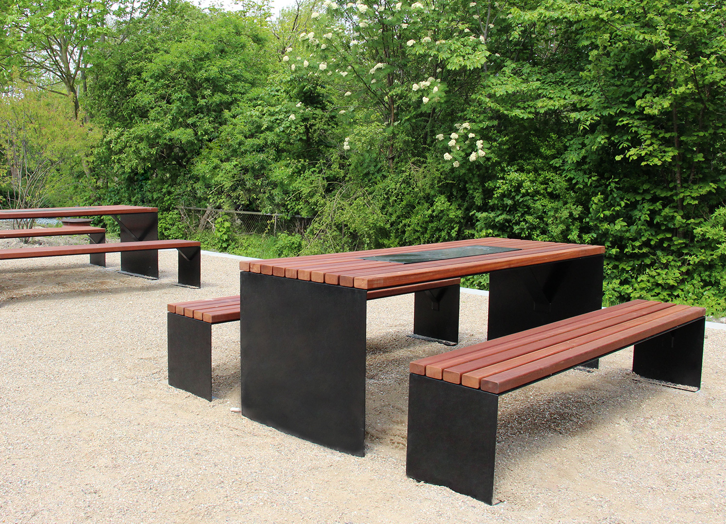 Linn Picnic Table