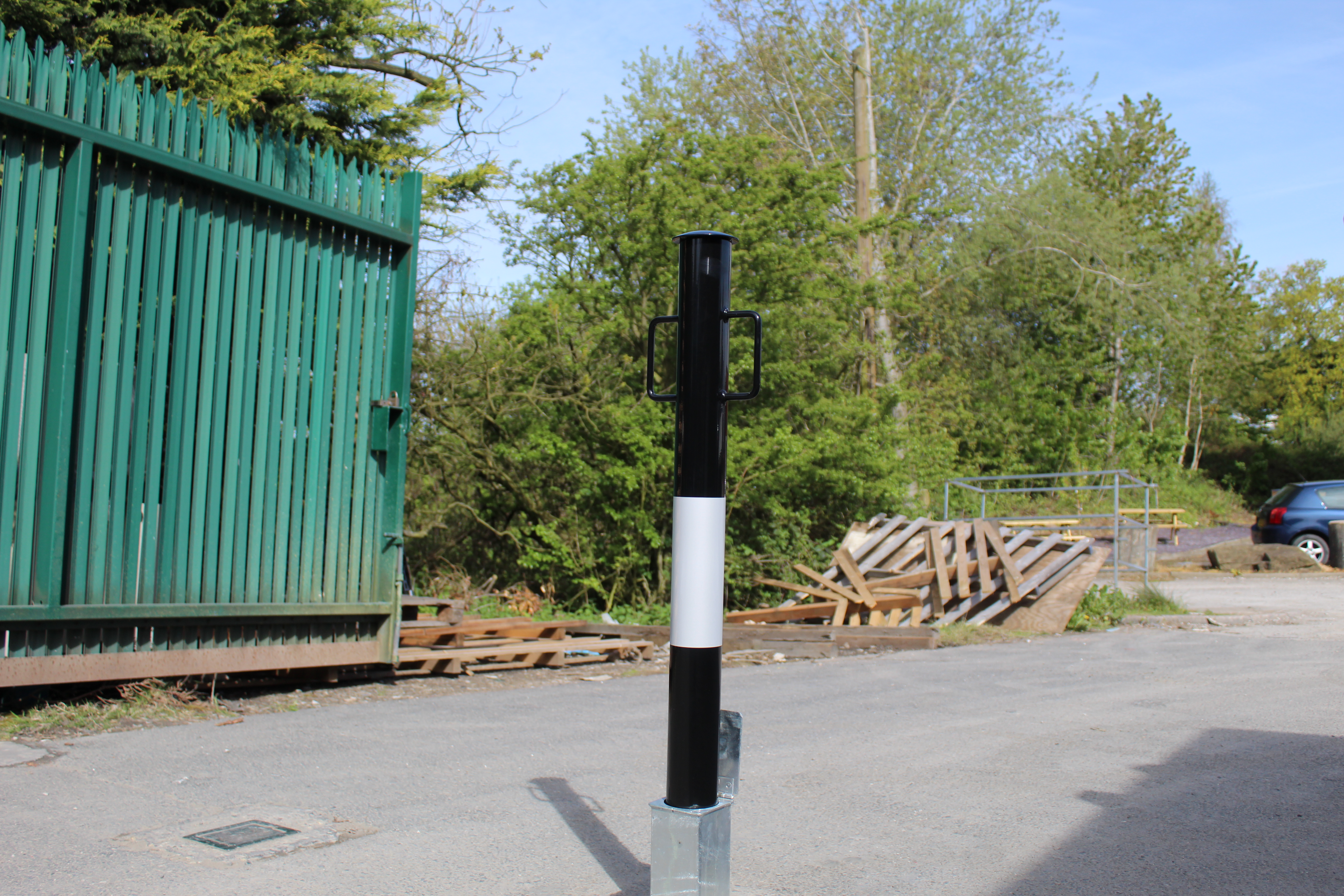 Black & White Removable Bollard