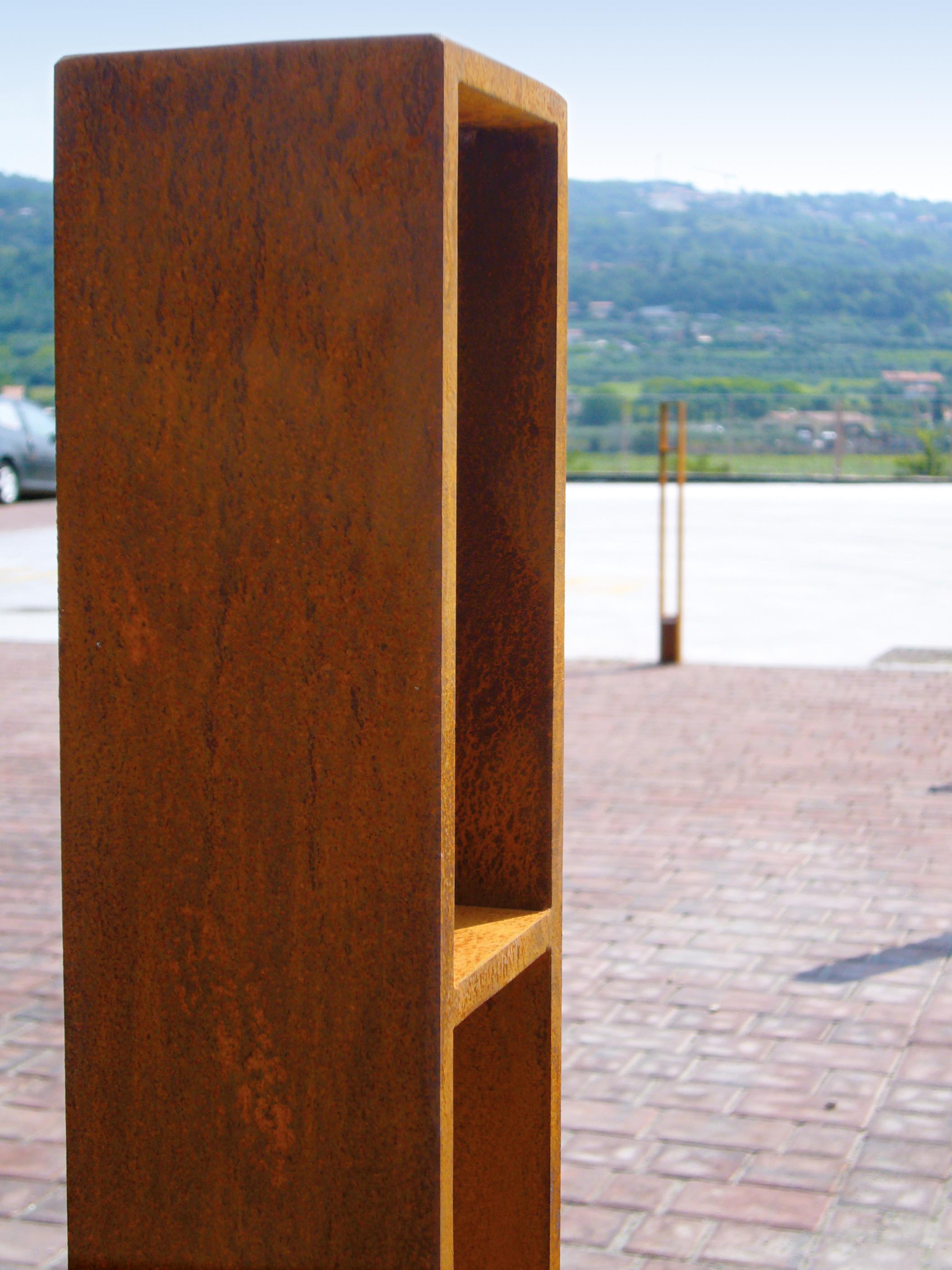 Moka Bollard