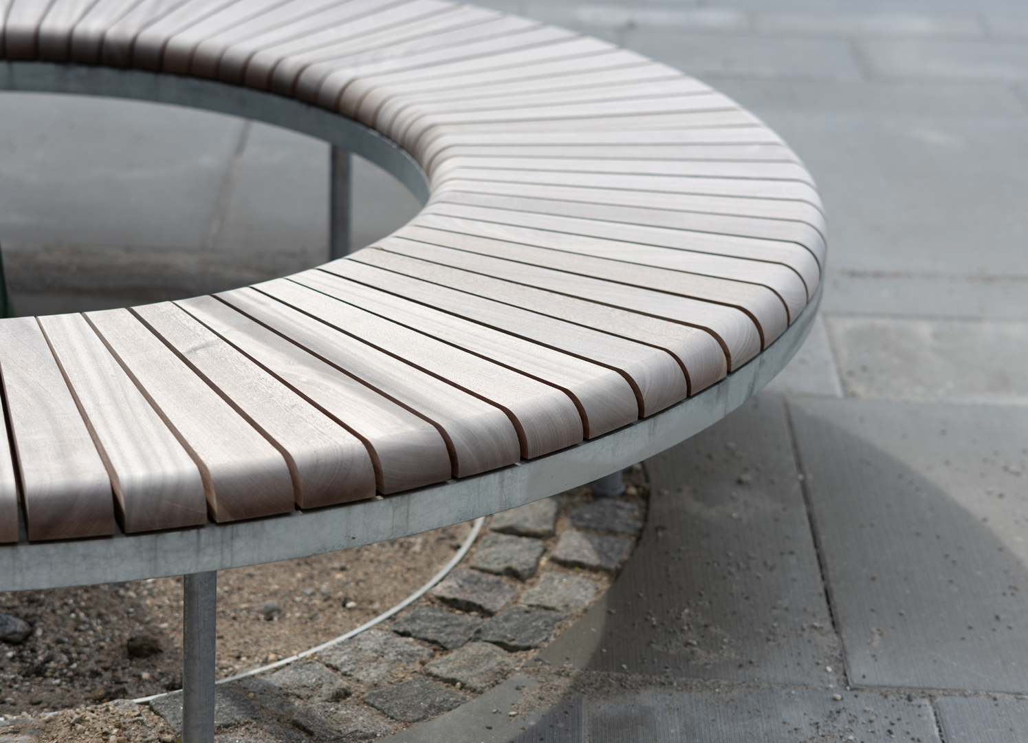 Klara R Round Bench