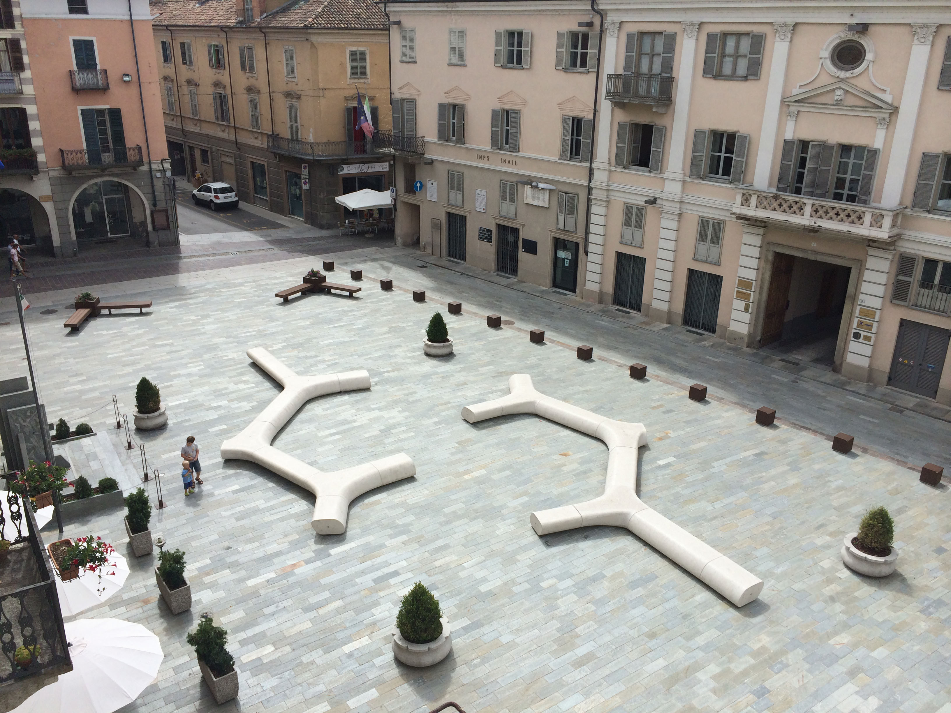 Tree Line Seating