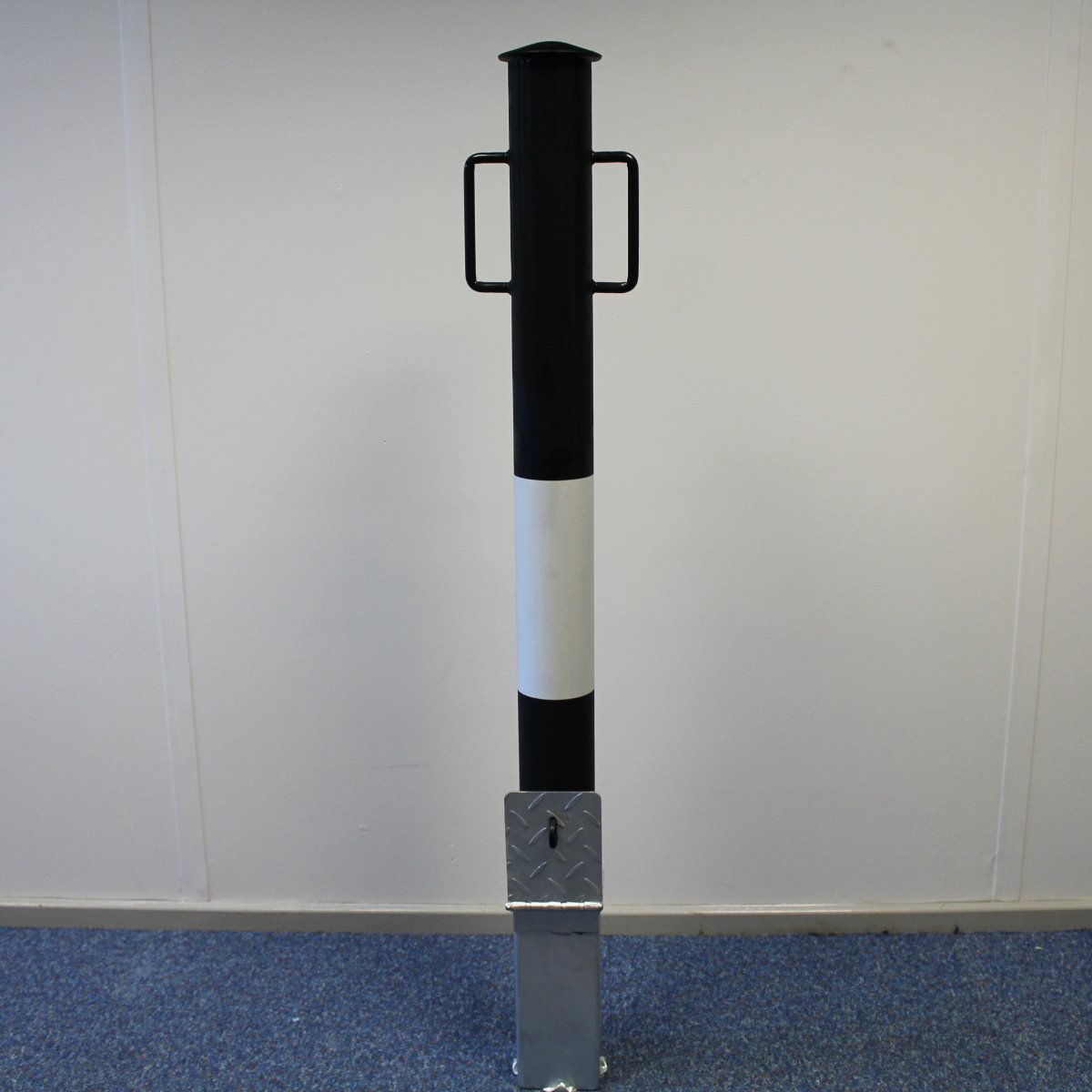 Black & White Removable Bollard