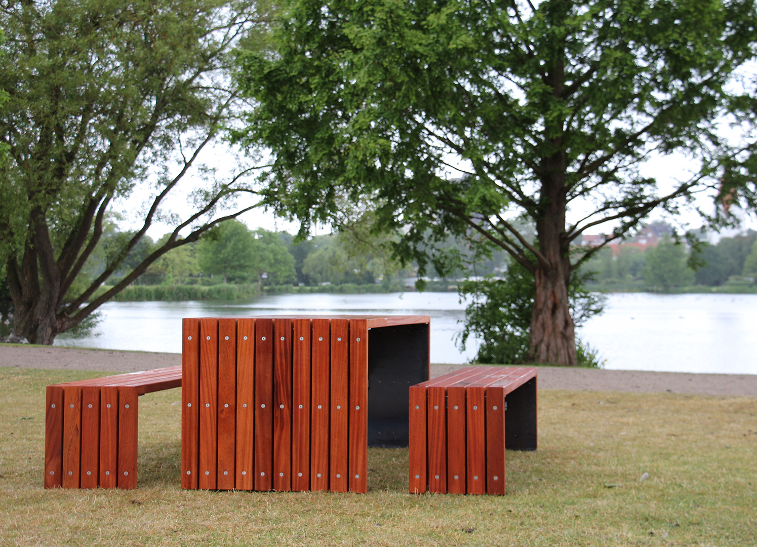Linn Picnic Table