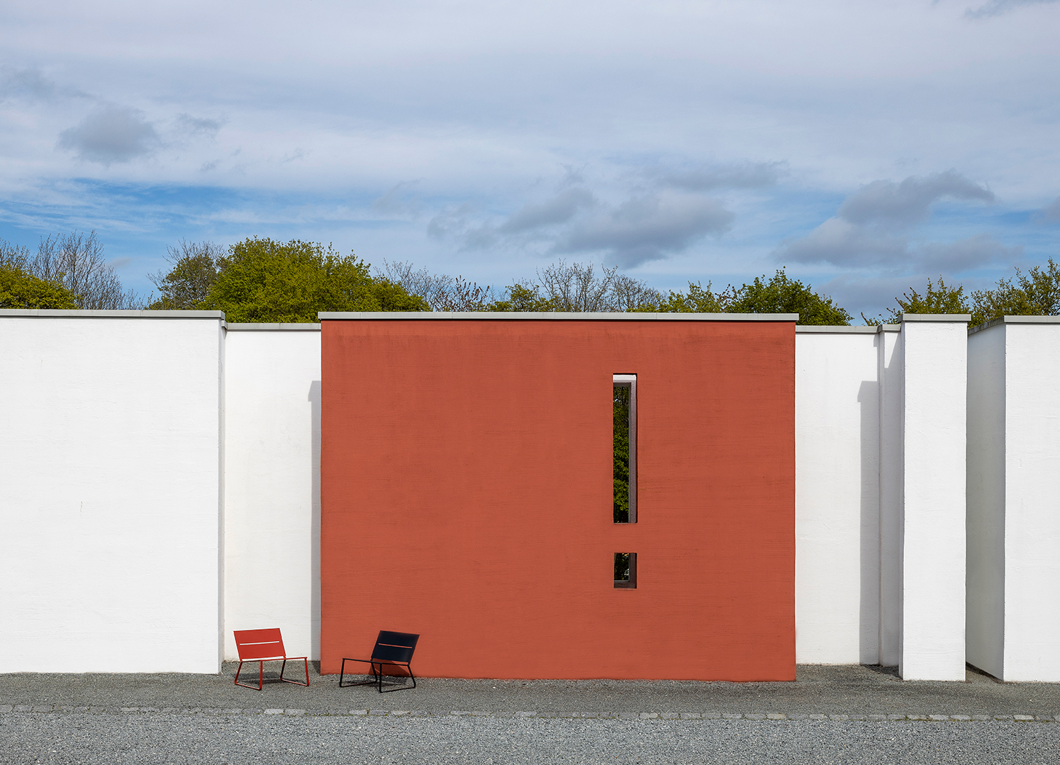 Teräs Table and Seating