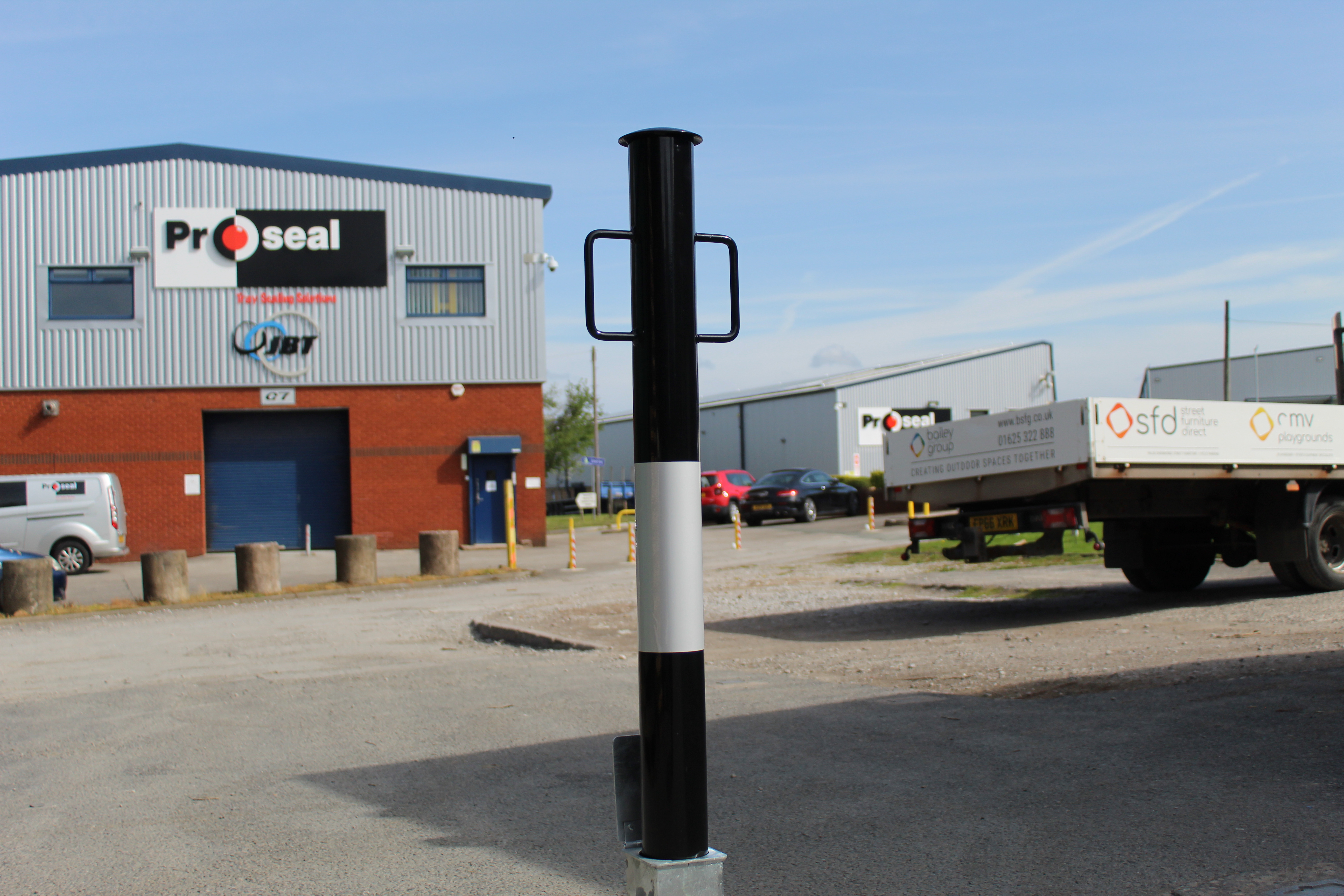 Black & White Removable Bollard