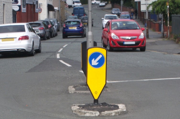 Duraflex Reflective Self-Righting Bollard