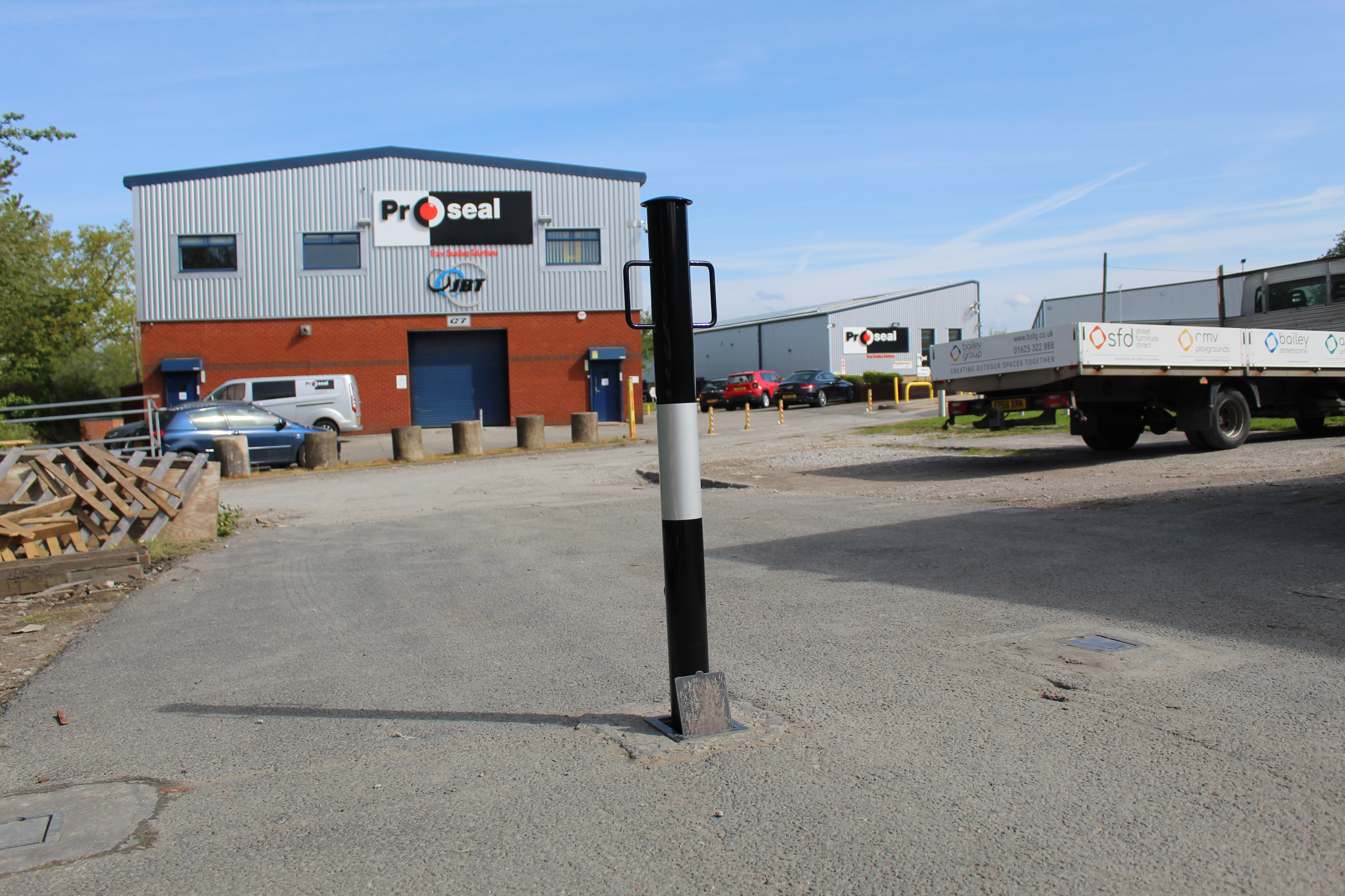 Black & White Removable Bollard